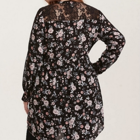 Tunic with Lace Sleeve - Picture 4 of 9